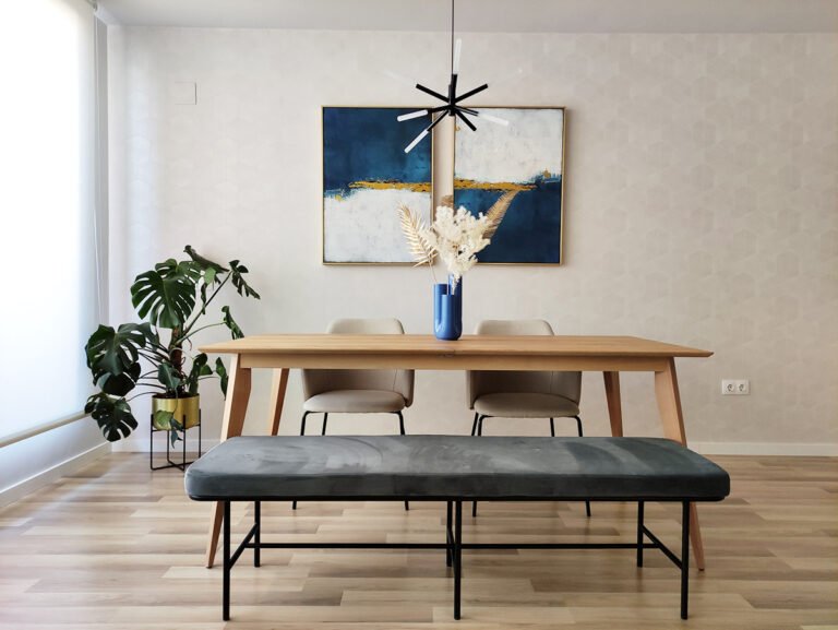 como-decorar-paredes-con-cuadros-ilustraciones-laminas-colgadas-en-la-pared