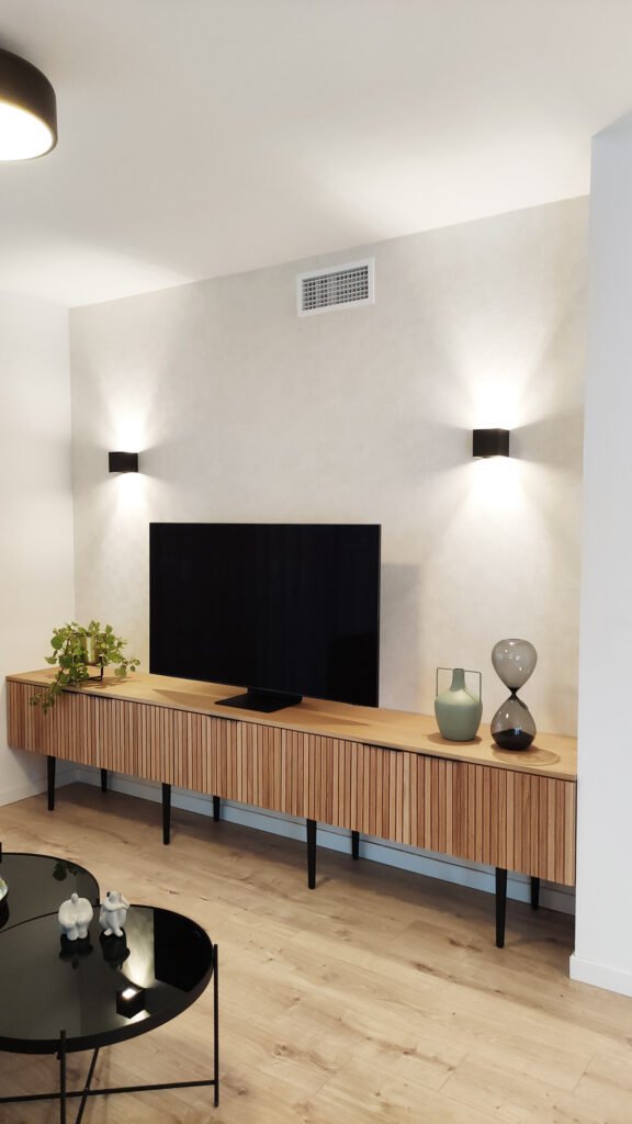 como-decorar-con-listones-de-madera soportes-frisos-muebles