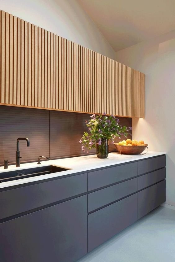 como-decorar-con-listones-de-madera soportes-frisos-muebles