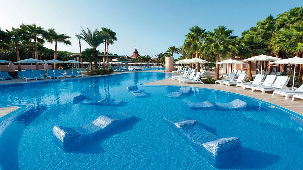 como-elegir-el-color-de-la-piscina
