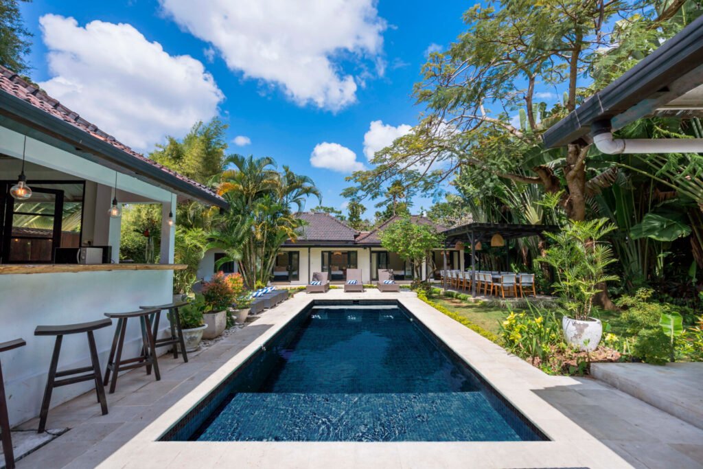 como-elegir-el-color-de-la-piscina